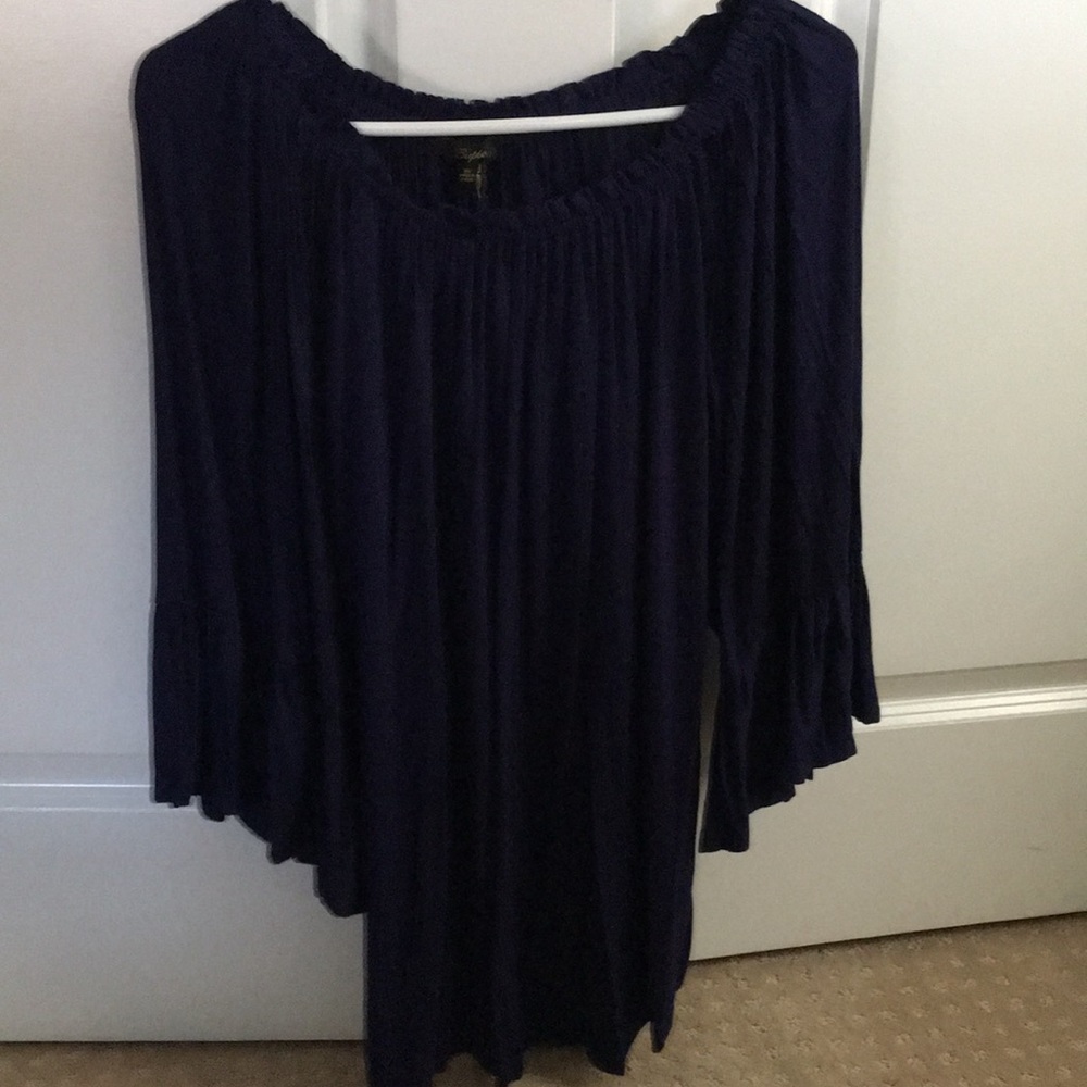 NWT Fun Cool Top Flows & Looks Great